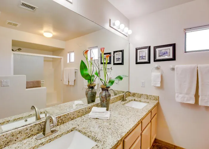 W/ Community Pool: Near Hiking! * Oro Valley